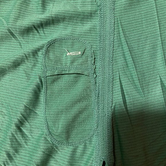 Lululemon Wet-Dry-Warm mesh striped tee size 8 - Picture 5 of 6